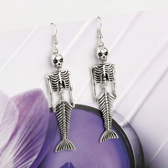 Siver Plated Vintage Human Skeleton Bones and Mermaid Skull Charm Dangle Earring - Picture 2 of 6